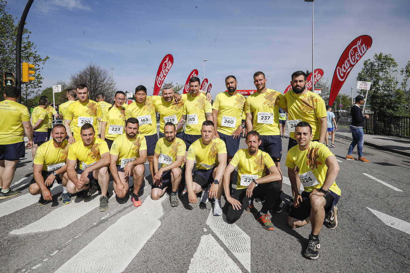 Sin sorpresas. Houssame Eddine y Cristina Silva cumplen con su papel de favoritos en la MBA Media Maratón de Gijón 'Villa de Jovellanos'. Se cumplía una hora, seis minutos y 25 segundos cuando el joven extremeño paralizaba el crono. Habría que esperar diez segundos para que el asturiano Alejandro Onís entrase en segunda posición. Corriendo prácticamente en soledad durante toda la prueba, Silva fue la primera en cruzar la meta al cumplir la hora, 19 minutos y 26 segundos de carrera. Dolores Marco entraba casi un minuto después. Noelia Menéndez completa el podio tras un final agónico en el que Itziar Méndez se queda a las puertas.