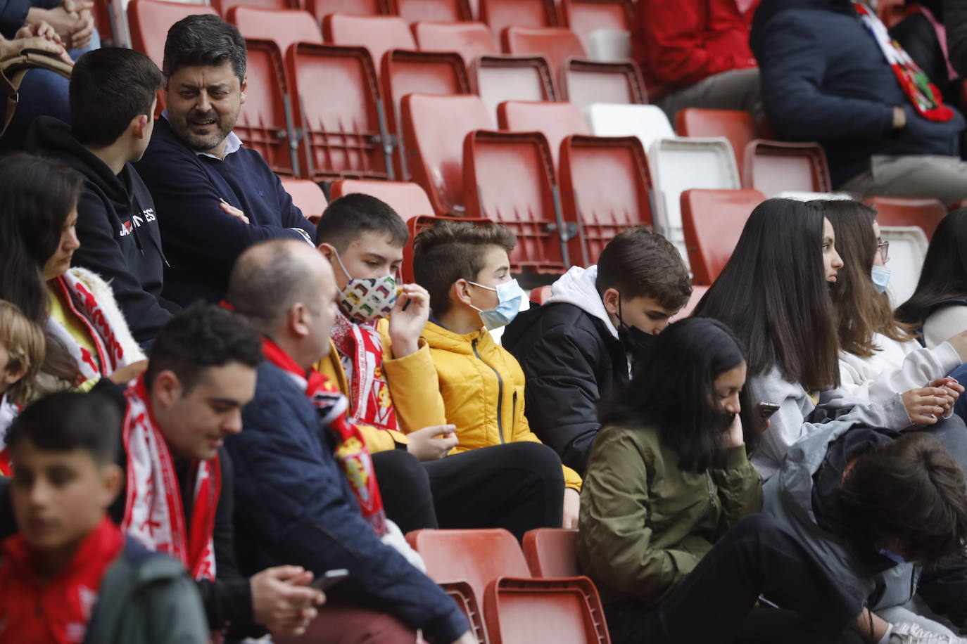 Fotos: ¿Estuviste en el Sporting - Ibiza? ¡Búscate!