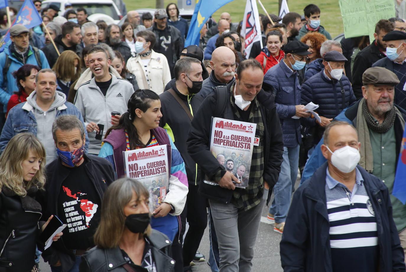 Centenares de personas se han manifestado en Gijón en este Primero de Mayo convocados por los sindicatos minoritarios del Principado 