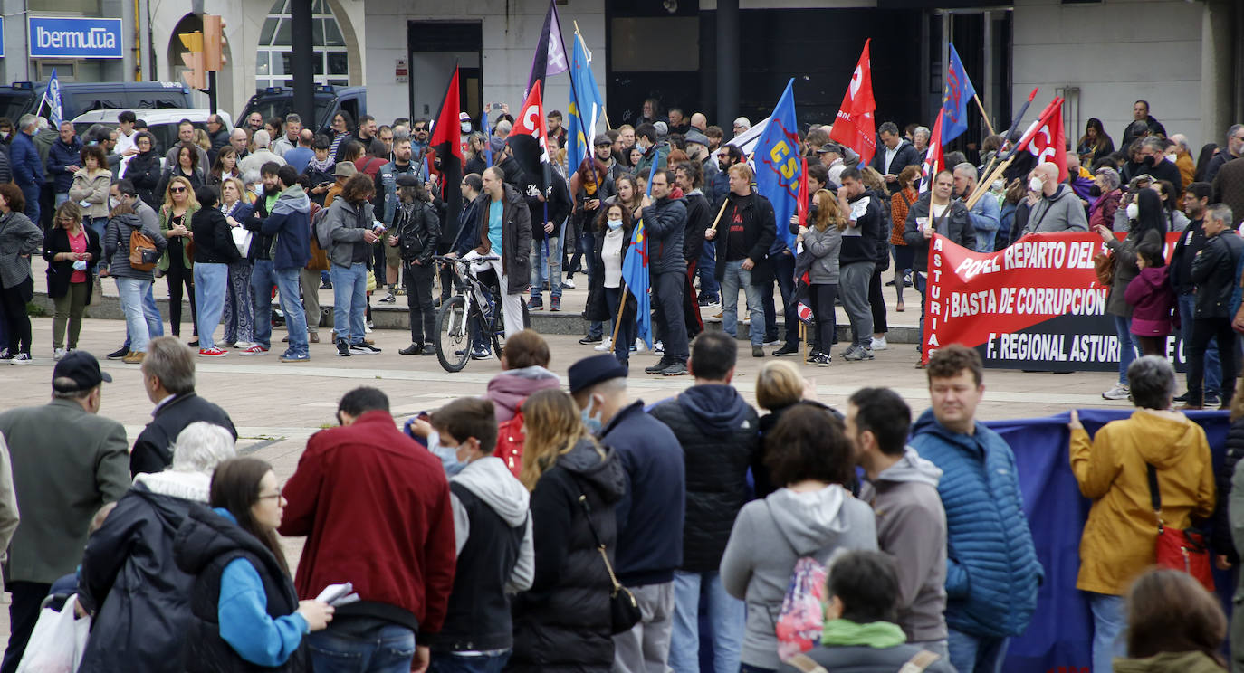 Centenares de personas se han manifestado en Gijón en este Primero de Mayo convocados por los sindicatos minoritarios del Principado 