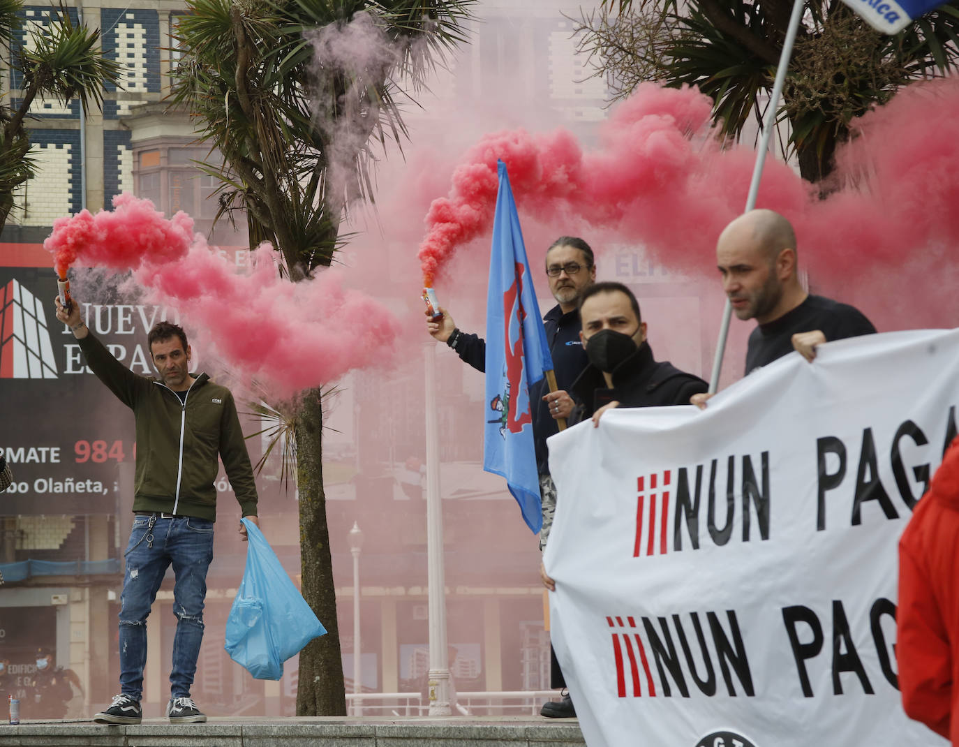 Centenares de personas se han manifestado en Gijón en este Primero de Mayo convocados por los sindicatos minoritarios del Principado 