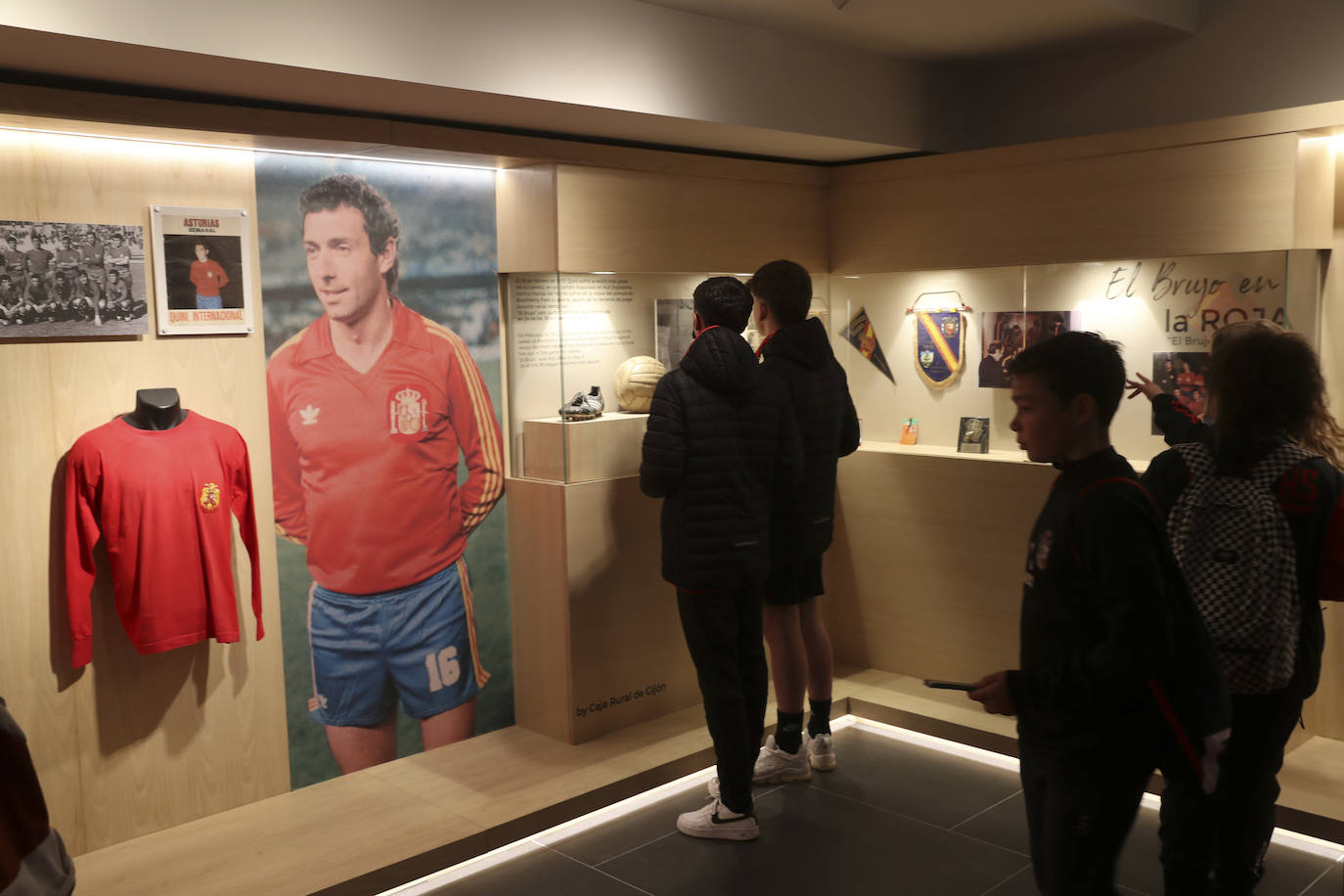 Dos grupos de 45 menores cada uno han participado este domingo en las visitas guiadas a El Molinón 