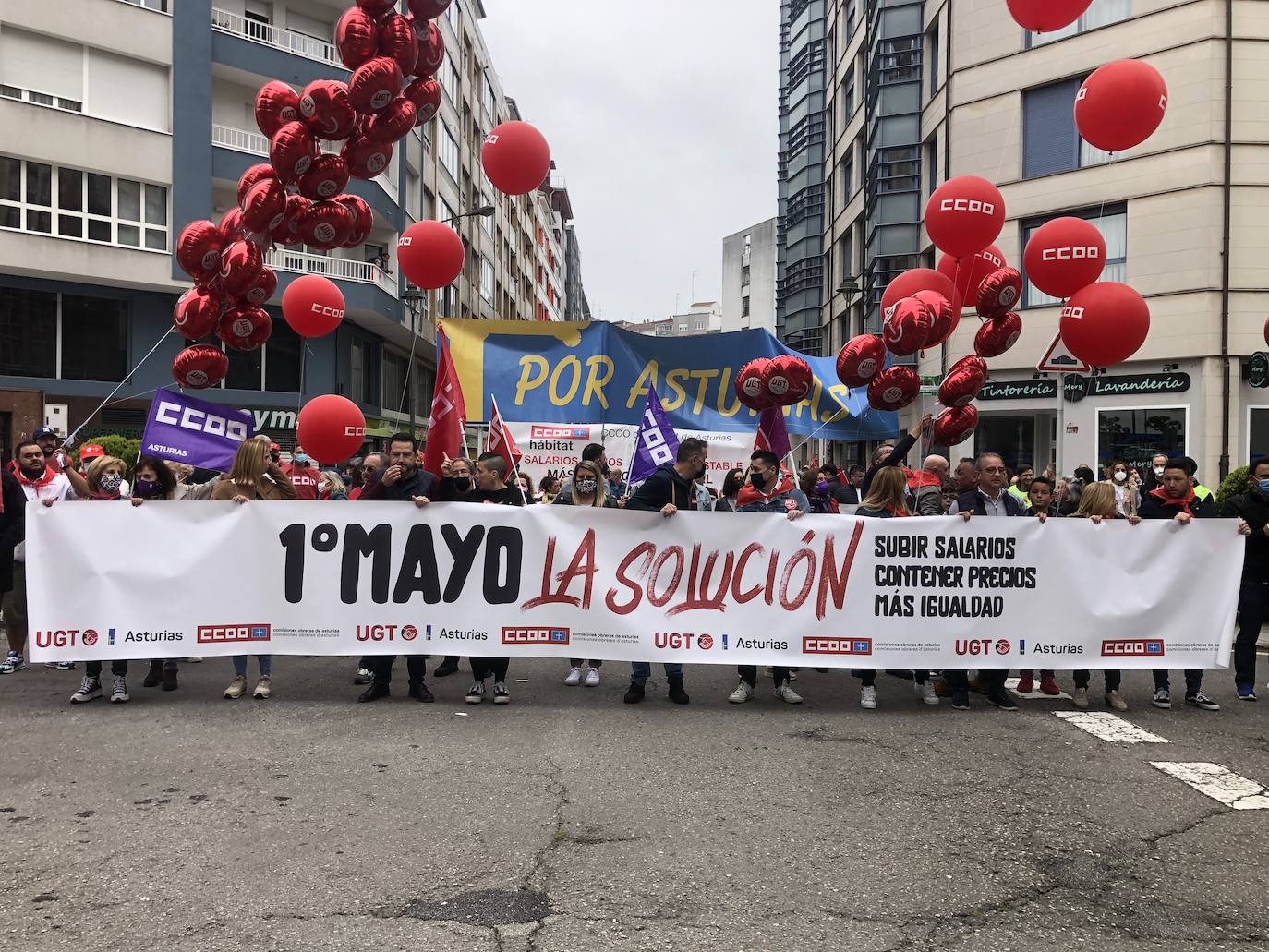 UGT y CC OO reclaman en Avilés una subida salarial para hacer frente a la crisis.