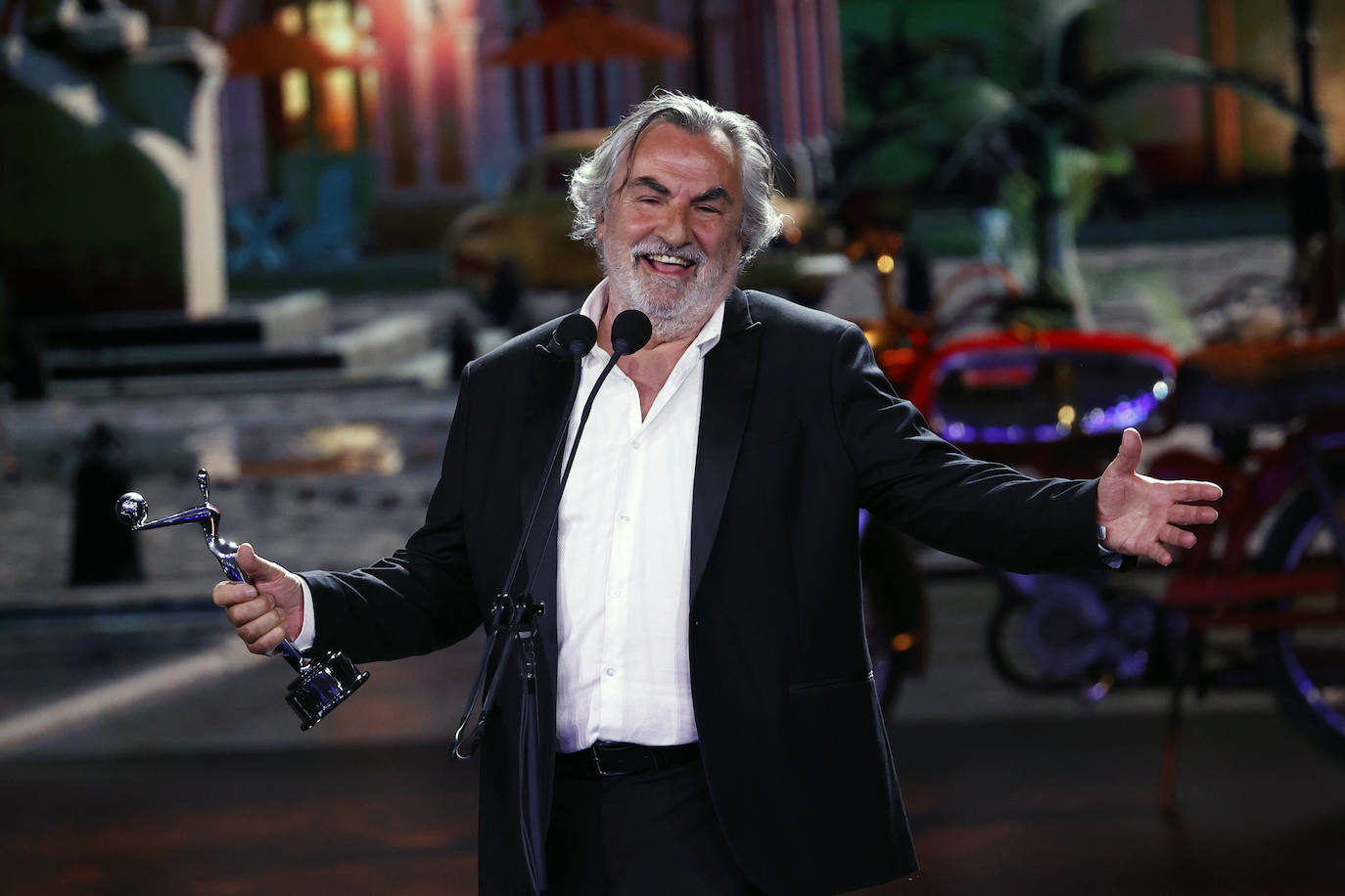 La película 'El buen patrón' y la serie argentina 'El Reino' se han hecho con los galardones más codiciados de los Premios Platino, certamen que recompensa lo mejor del mundo audiovisual iberoamericano. También tuvo una buena noche 'Madres paralelas'. La última colaboración de Pedro Almodóvar con Penélope Cruz se llevó tres premios. 