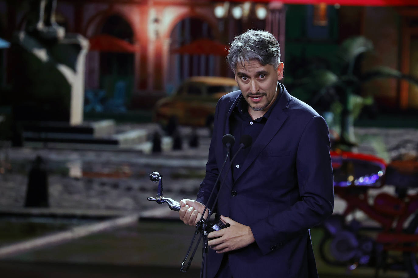 La película 'El buen patrón' y la serie argentina 'El Reino' se han hecho con los galardones más codiciados de los Premios Platino, certamen que recompensa lo mejor del mundo audiovisual iberoamericano. También tuvo una buena noche 'Madres paralelas'. La última colaboración de Pedro Almodóvar con Penélope Cruz se llevó tres premios. 