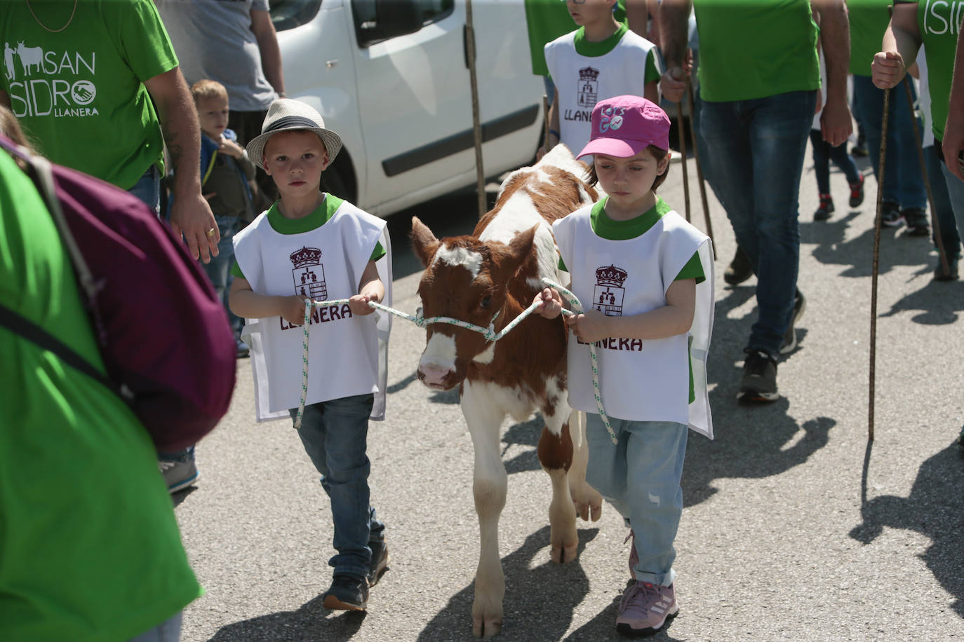 La feria ganadera se vivió este sábado con gran expectación y participación en una edición que devuelve a Llanera su identidad, tras el parón de su tradicional fiesta de San Isidro por la pandemia.