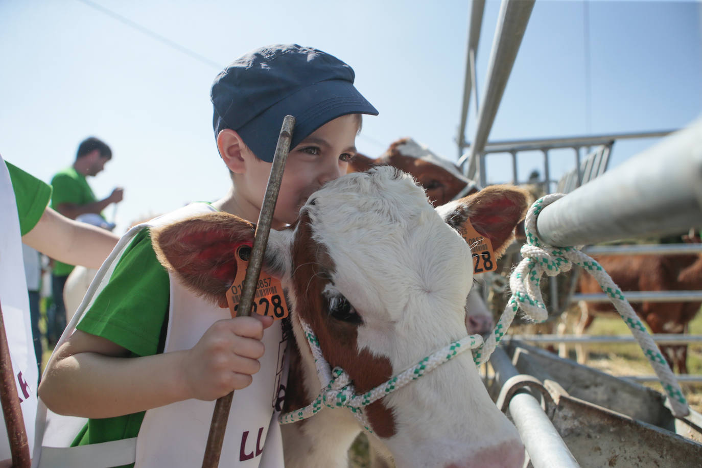 La feria ganadera se vivió este sábado con gran expectación y participación en una edición que devuelve a Llanera su identidad, tras el parón de su tradicional fiesta de San Isidro por la pandemia.