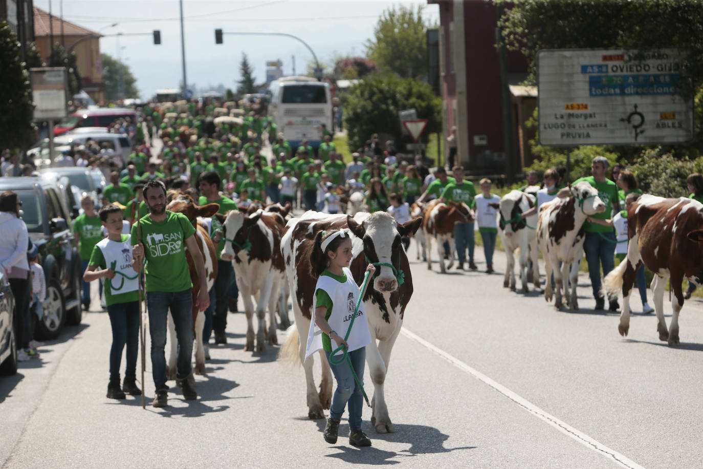 La feria ganadera se vivió este sábado con gran expectación y participación en una edición que devuelve a Llanera su identidad, tras el parón de su tradicional fiesta de San Isidro por la pandemia.