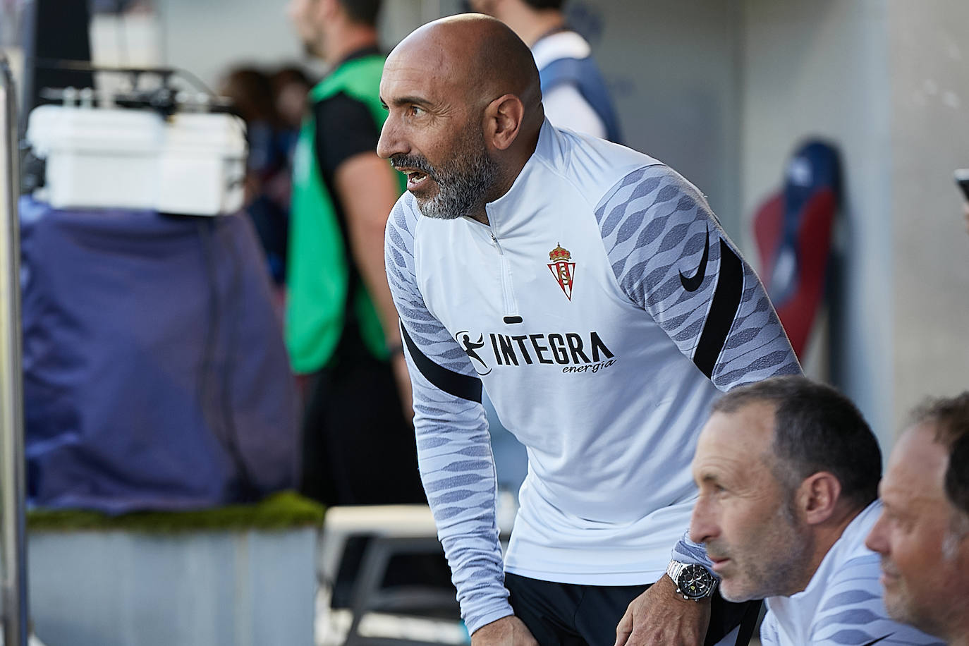 El equipo rojiblanco rescata un punto en el 'debut' de Abelardo, pero se queda a dos puntos de la promoción, tras la victoria de la Real B en Fuenlabrada