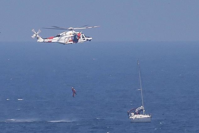 Uno volcó mientras entrenaba y otro sufrió una vía de agua en plena regata