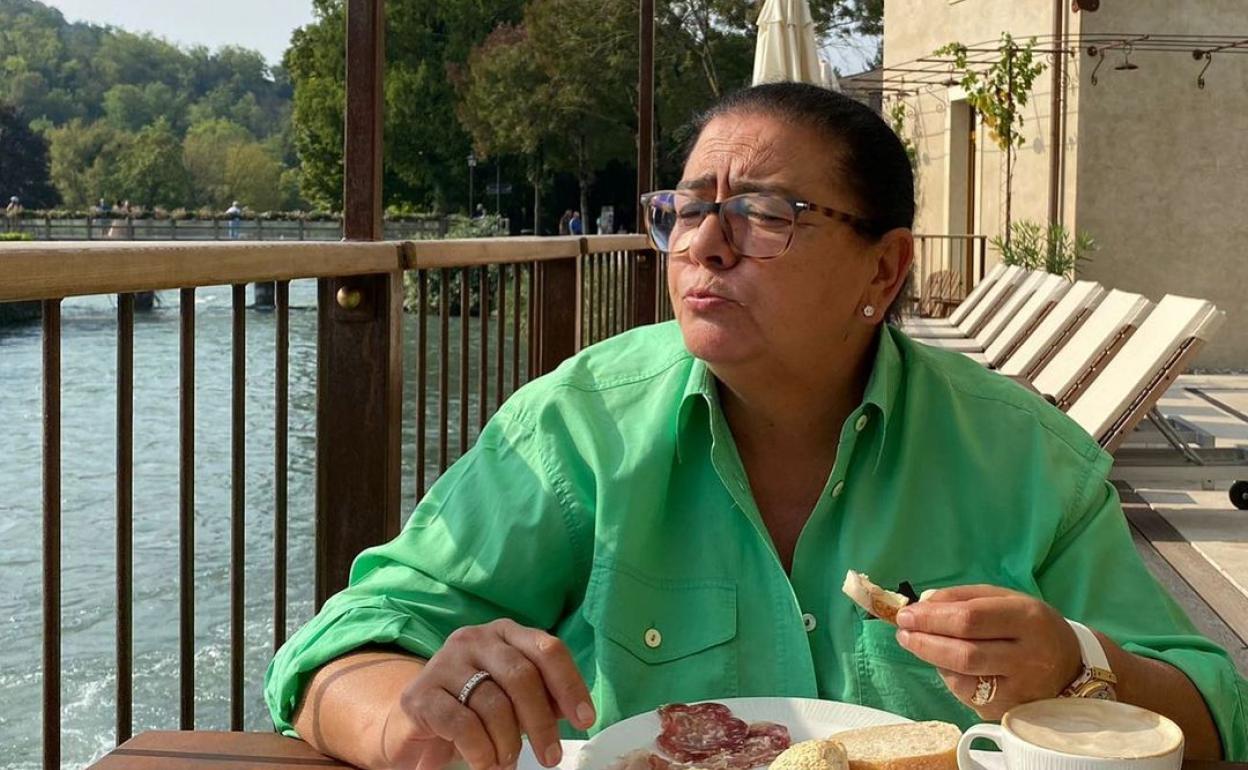 María del Monte confiesa que está enamorada. 