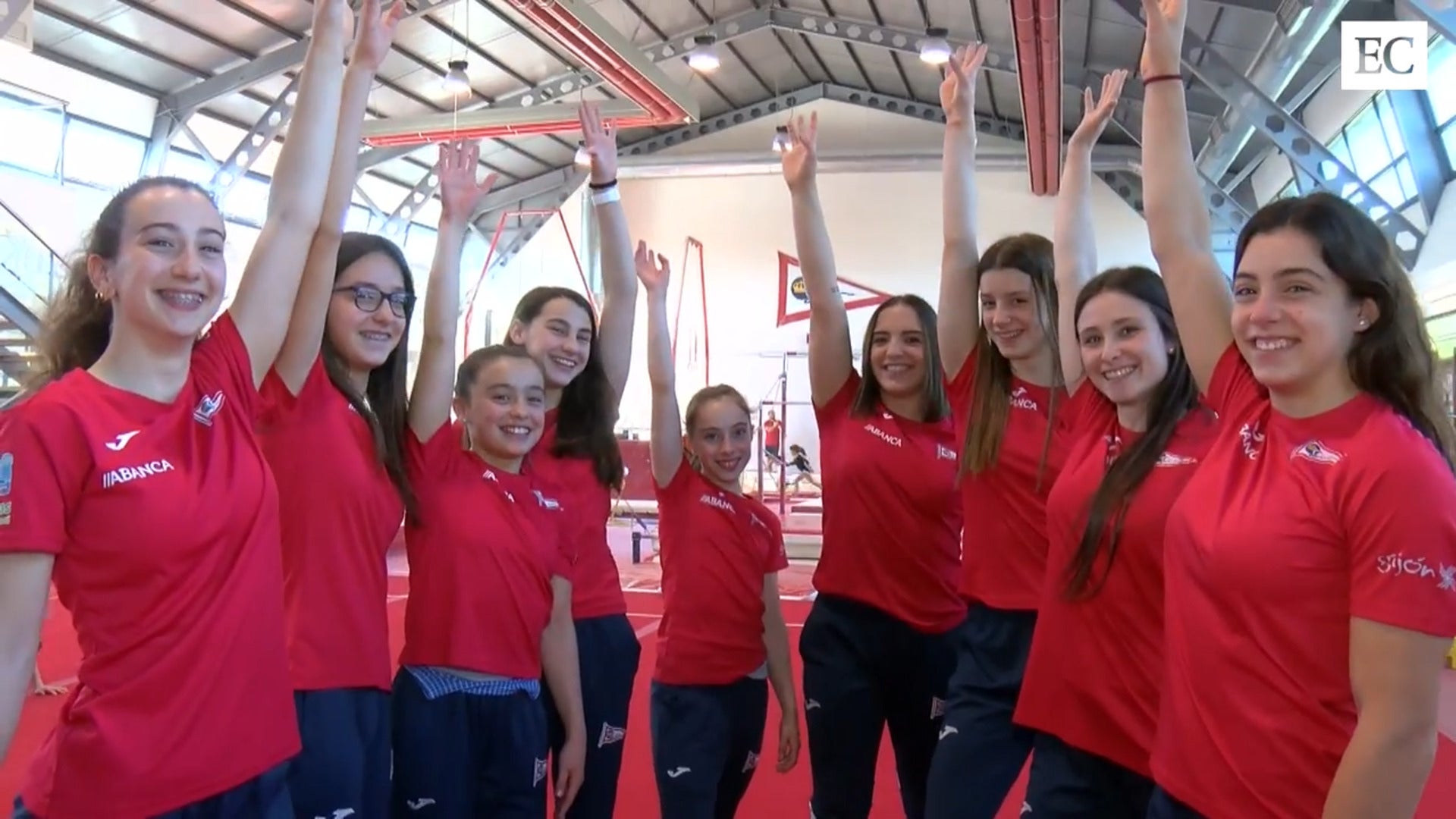 El equipo de gimnasia artística femenina del Grupo Cultura Covadonga disfruta de su ascenso