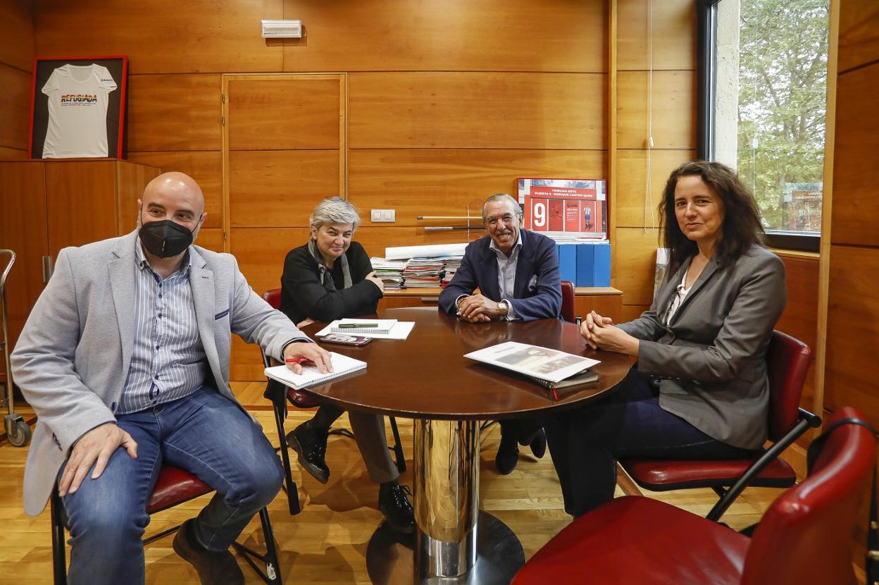 Santos Tejón, Ana González, Eduardo Sánchez y Reyes Ceñal. 