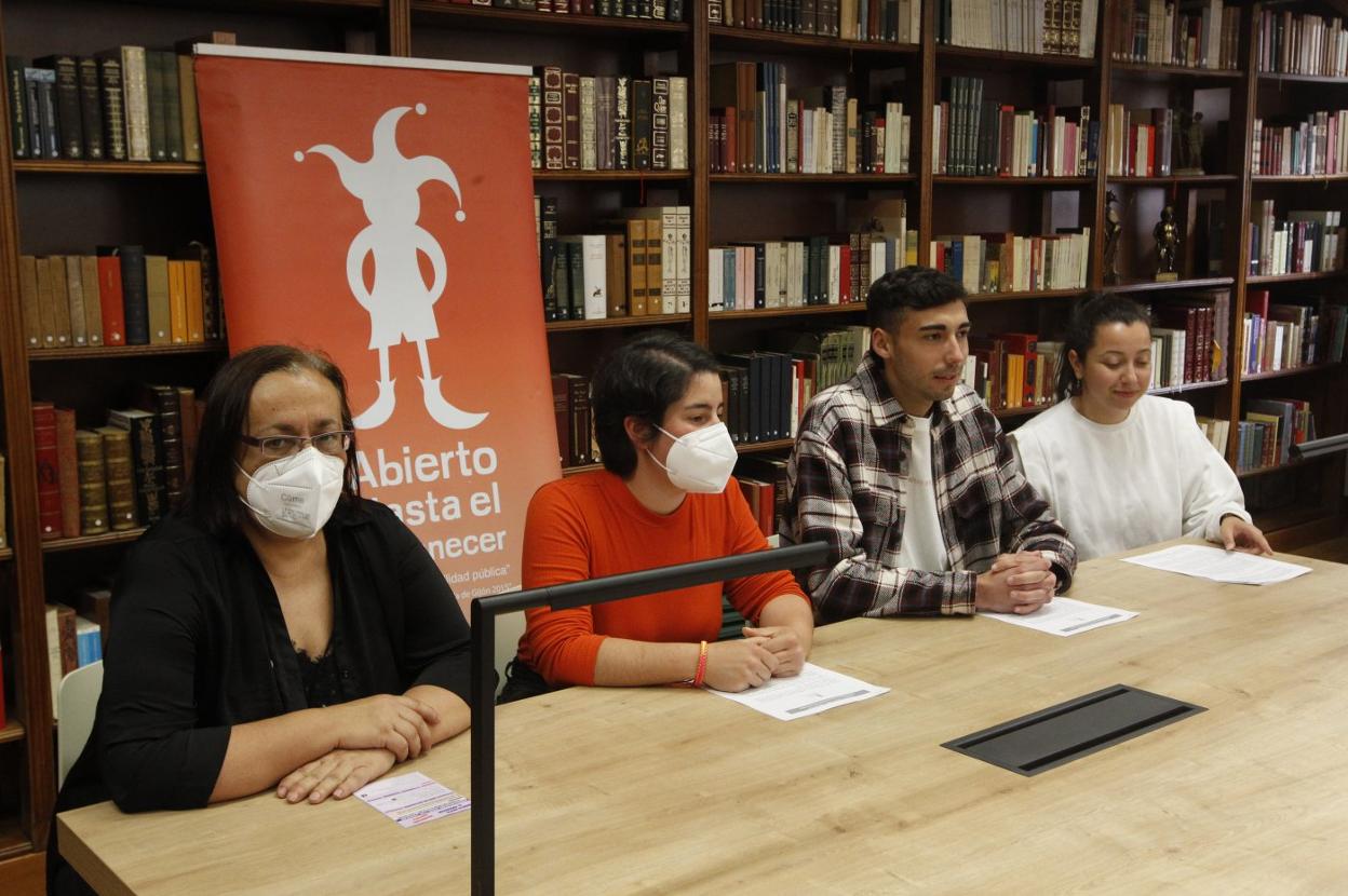 Natalia González, Sofía Moreno, Carlos Arias y Marta Andrés, durante la presentación de Abierto hasta el Amanecer. 