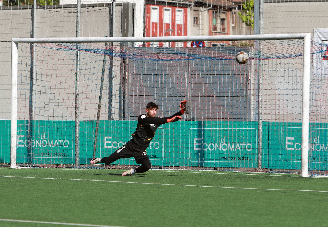 Fotos: Las mejores imágenes del Langreo - el Leganés B