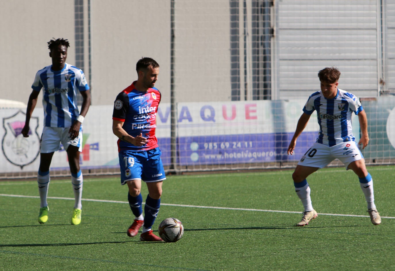 Fotos: Las mejores imágenes del Langreo - el Leganés B