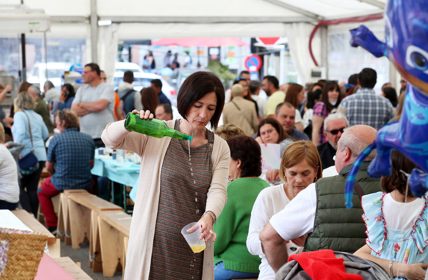 La carpa situada en el parque Cuno Corquera congrega a cientos de personas para celebrar el día grande de las fiestas