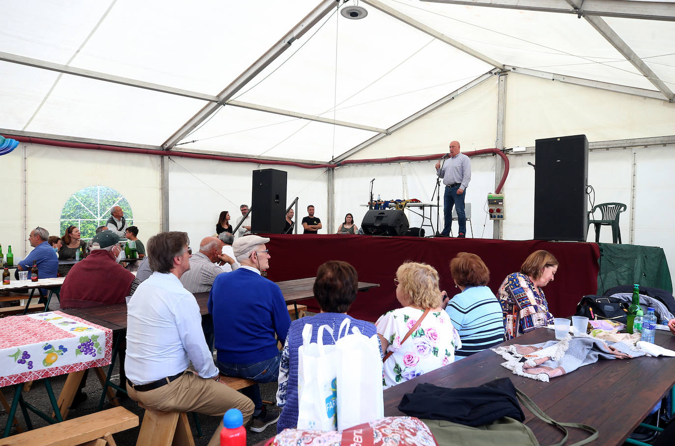 La carpa situada en el parque Cuno Corquera congrega a cientos de personas para celebrar el día grande de las fiestas