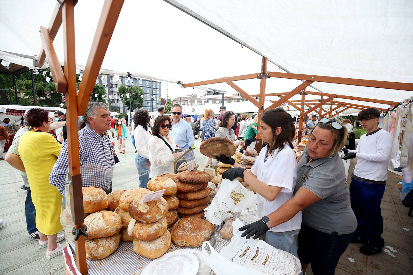 La carpa situada en el parque Cuno Corquera congrega a cientos de personas para celebrar el día grande de las fiestas