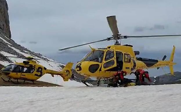 Dos montañeros, rescatados en Cabrales tras recibir el aviso el 112 de Bélgica