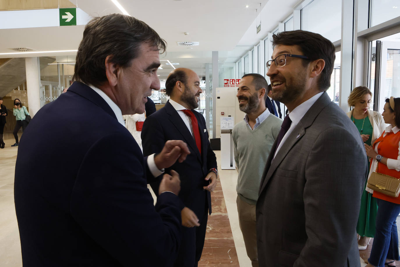 EL COMERCIO entregó en una ceremonia celebrada en El Centro Polivalente de Lugones, sus Premios Avanza 2022, que reconocen la labor y la contribución de las empresas asturianas a la economía regional, la generación de riqueza y empleo y su compromiso corporativo con la sociedad. Los ganadores en esta edición fueron Izertis, Windar Renovables y Neoalgae.