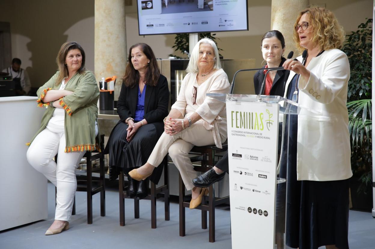 Internacionalización desde lo rural. María Cardín, Rosa Vañó, Chelo Gámez, Meritxell Juvé y la moderadora Esperanza Peláez.