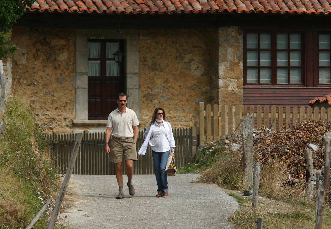 Los actuales Reyes visitan Sardéu, en Ribadesella.