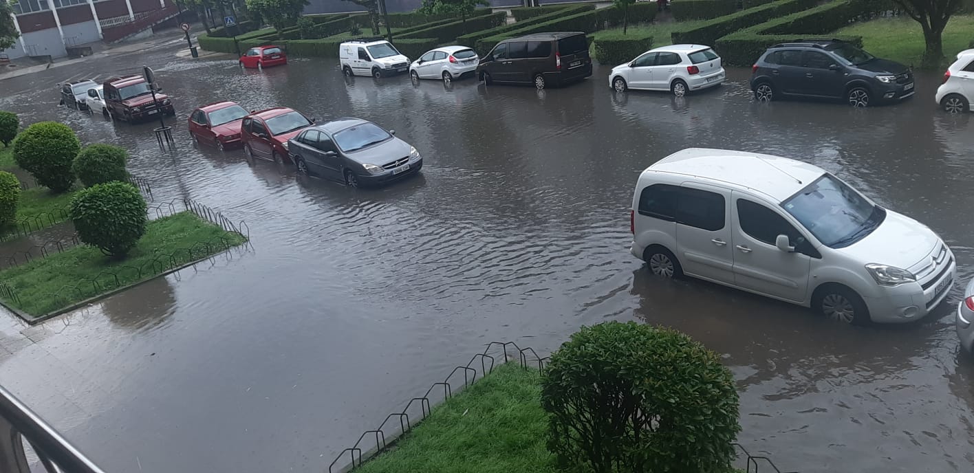 Fotos: Las espectaculares imágenes de la tormenta en Oviedo