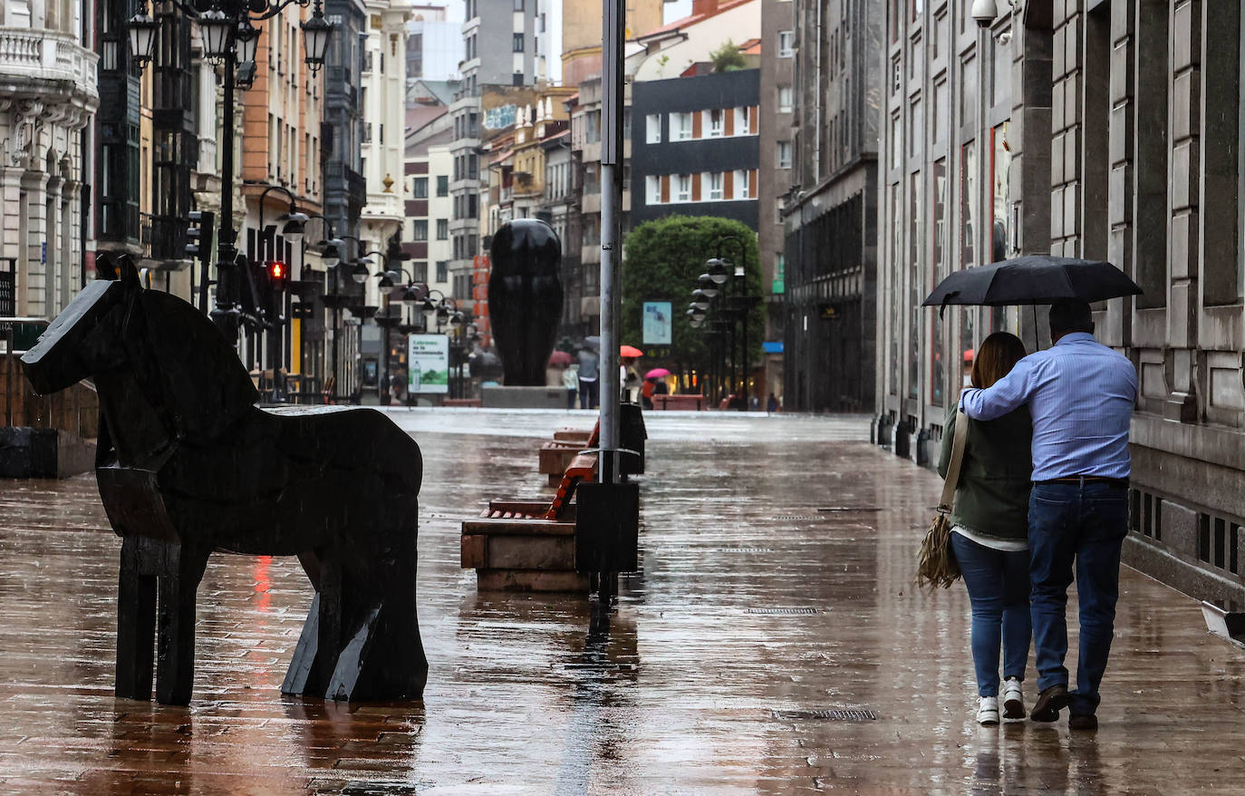 Fotos: Las espectaculares imágenes de la tormenta en Oviedo