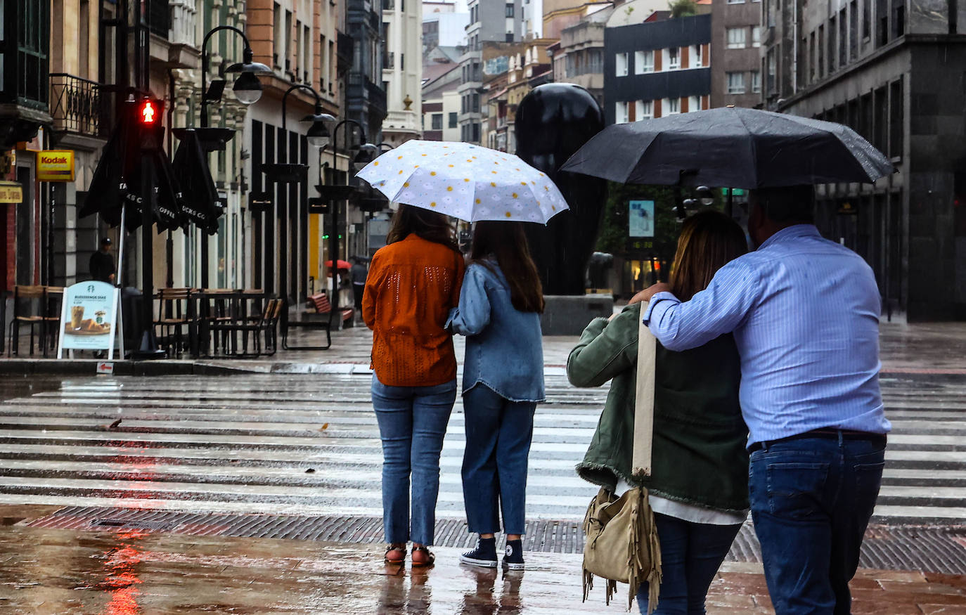 Fotos: Las espectaculares imágenes de la tormenta en Oviedo
