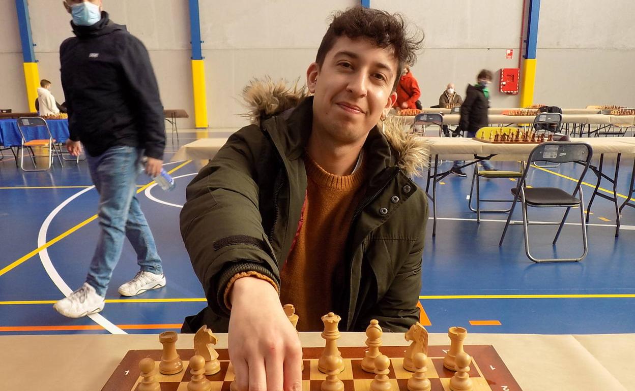 El maestro Luis David Jiménez, campeón del torneo Sataranji.