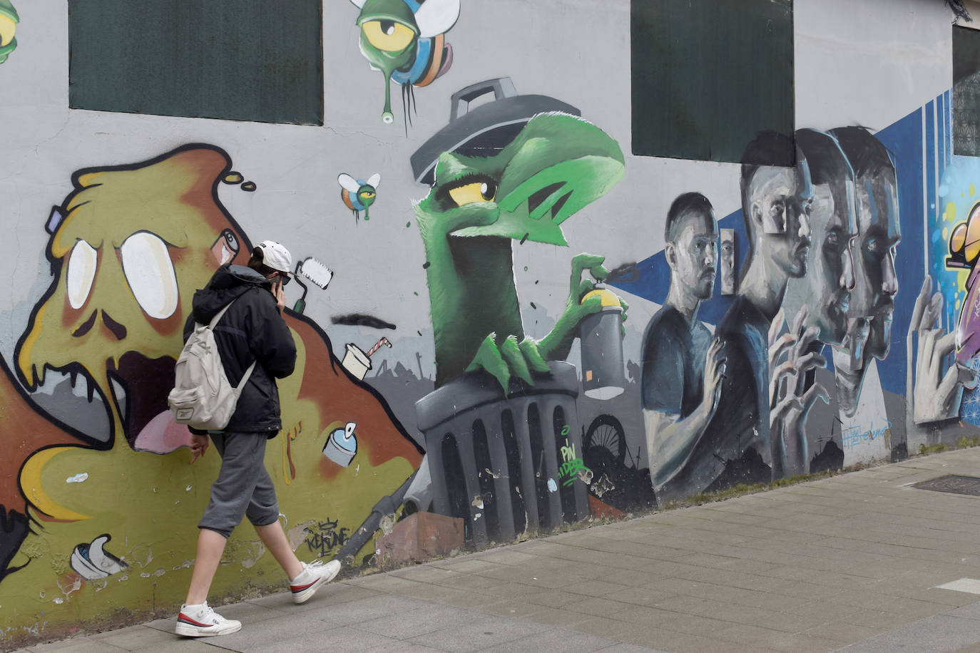 Algunas calles de Gijón se han convertido en un museo al aire libre en el que disfrutar de grafitis artísticos. Algunas de estas pinturas, muchas alejadas del vandalismo, son ya un elemento más del paisaje urbano. Sin embargo, no gustan a todo el mundo 