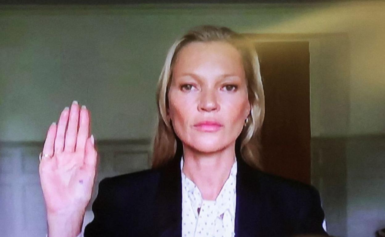 Kate Moss, durante la videoconferencia en pleno juicio.