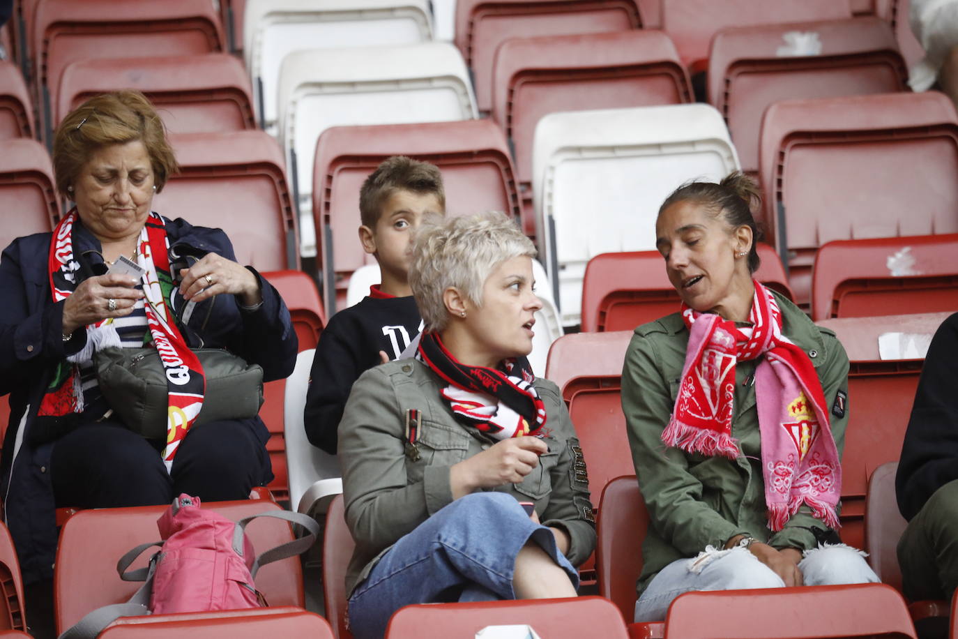 Fotos: ¿Estuviste en el Sporting-Las Palmas? ¡Búscate!