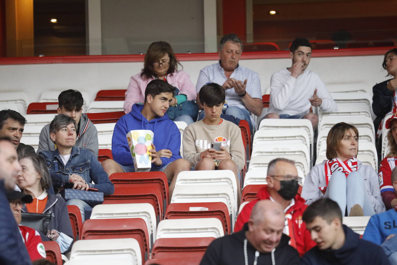 Fotos: ¿Estuviste en el Sporting-Las Palmas? ¡Búscate!