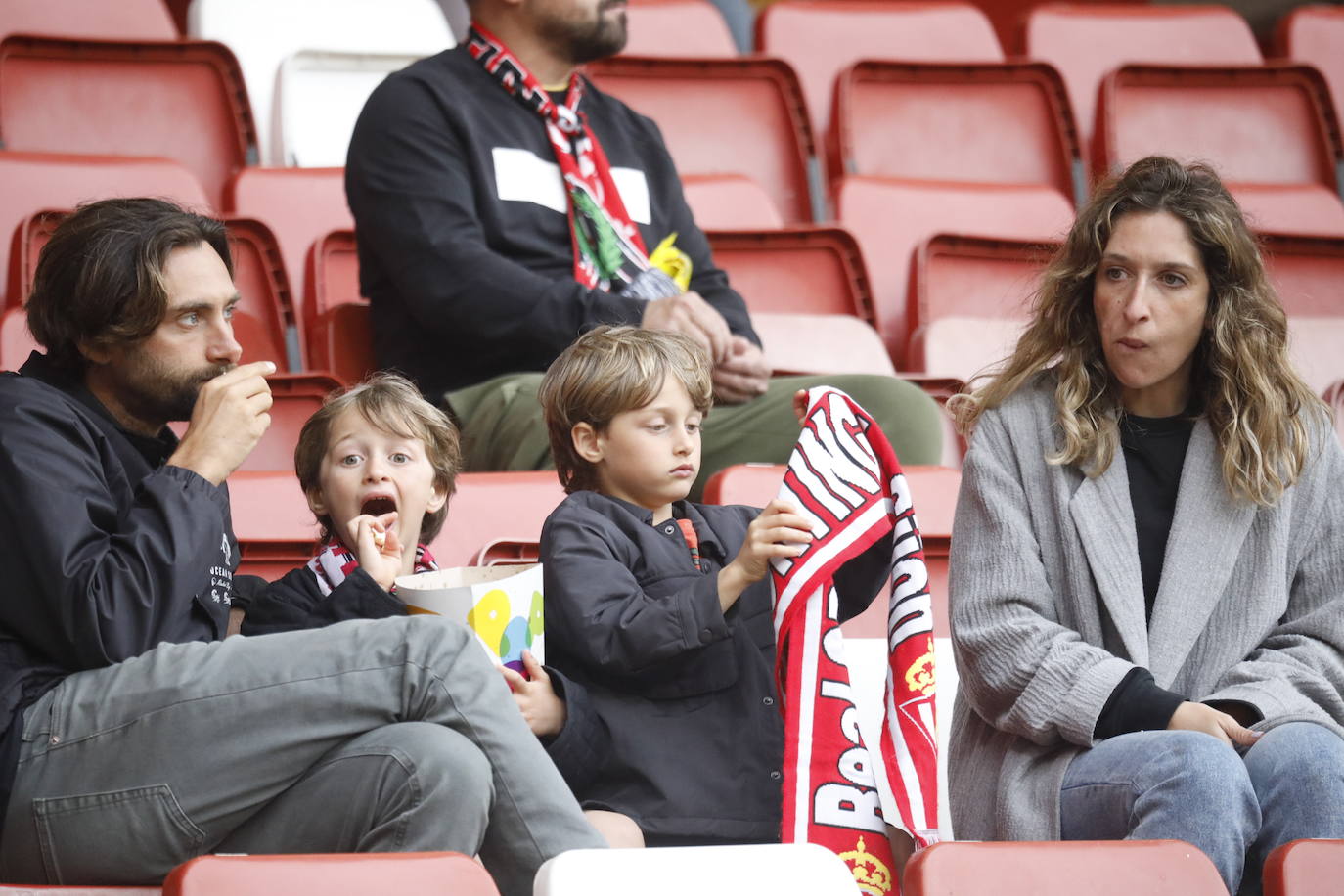 Fotos: ¿Estuviste en el Sporting-Las Palmas? ¡Búscate!