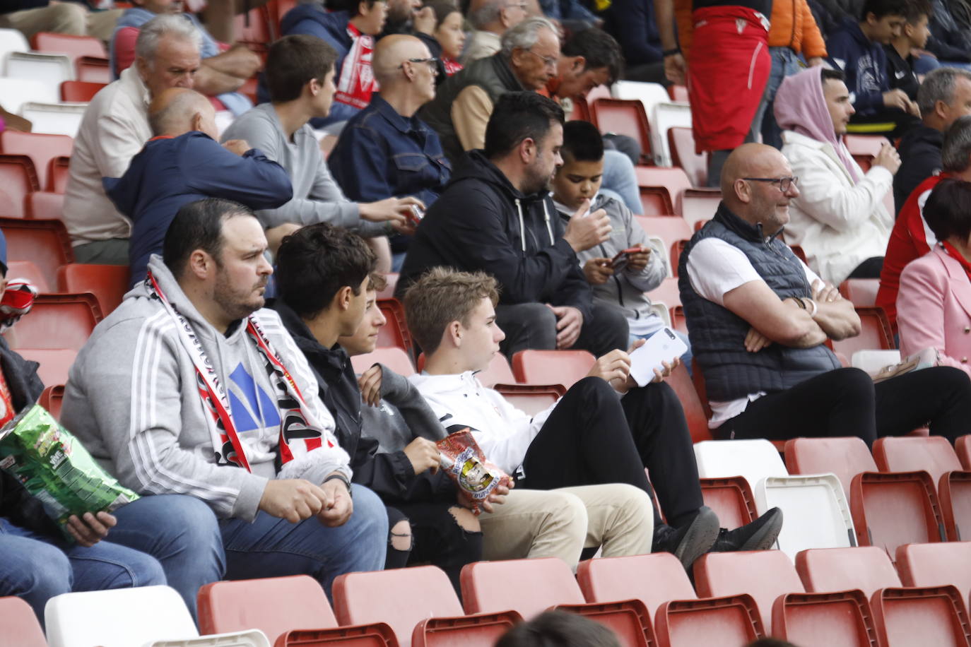 Fotos: ¿Estuviste en el Sporting-Las Palmas? ¡Búscate!