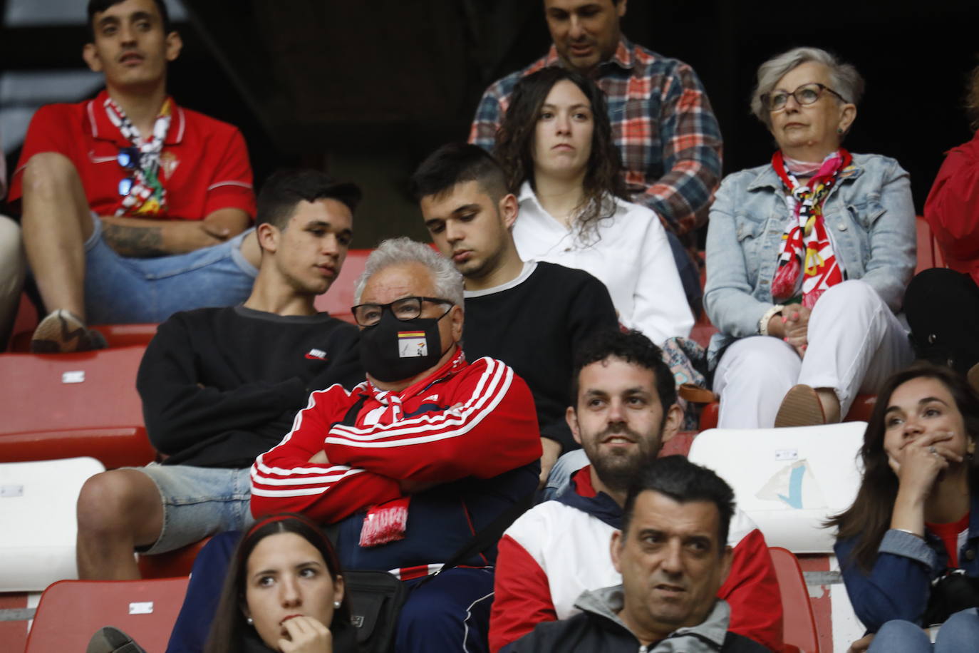 Fotos: ¿Estuviste en el Sporting-Las Palmas? ¡Búscate!