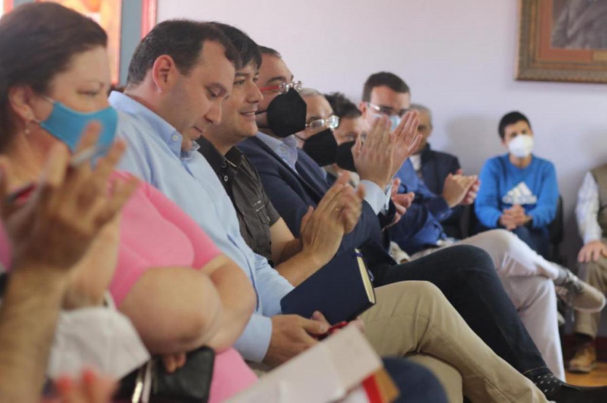 Petón, junto al consejero de Ciencia y al presidente del Principado. 