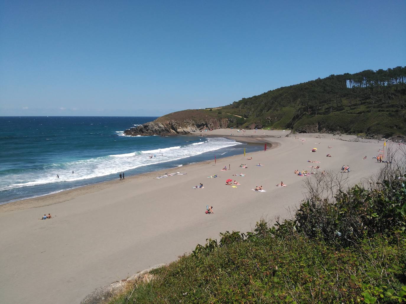 Playa de Frejulfe en Navia: calidad del agua excelente.
