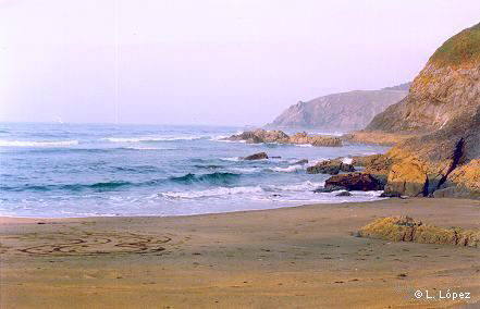 Playa de Otur en Valdés: calidad del agua excelente.