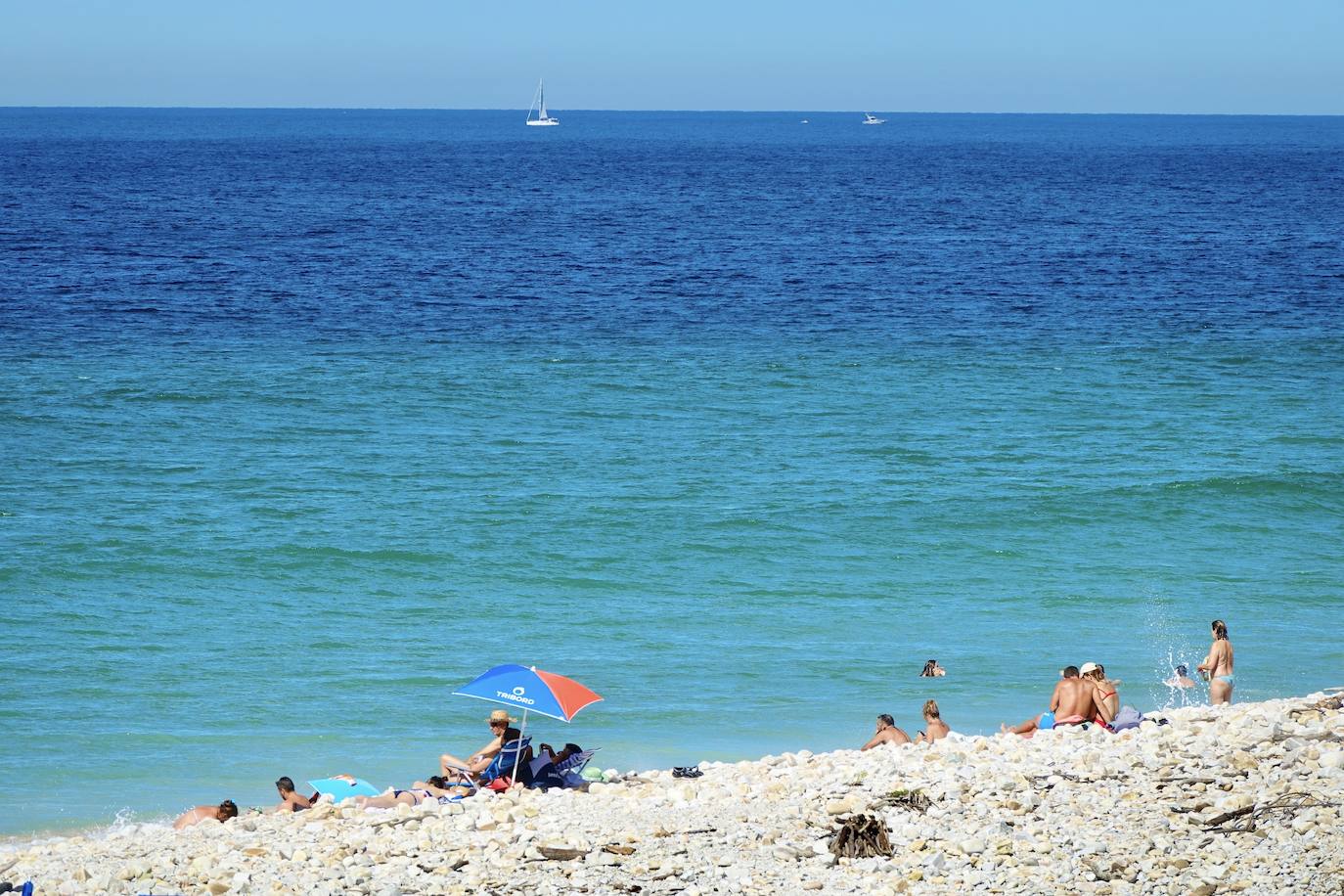 Playa de San Antolín en Llanes: calidad del agua buena.