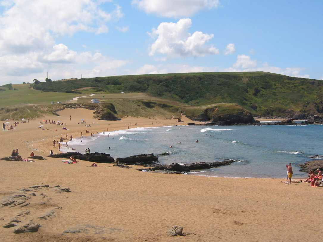 Playa de Verdicio en Gozón: calidad del agua excelente.