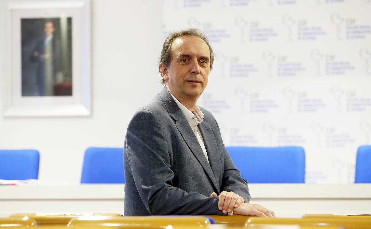 El nuevo presidente del Colegio Oficial de Farmacéuticos de Asturias, Alfredo Menéndez Antolí