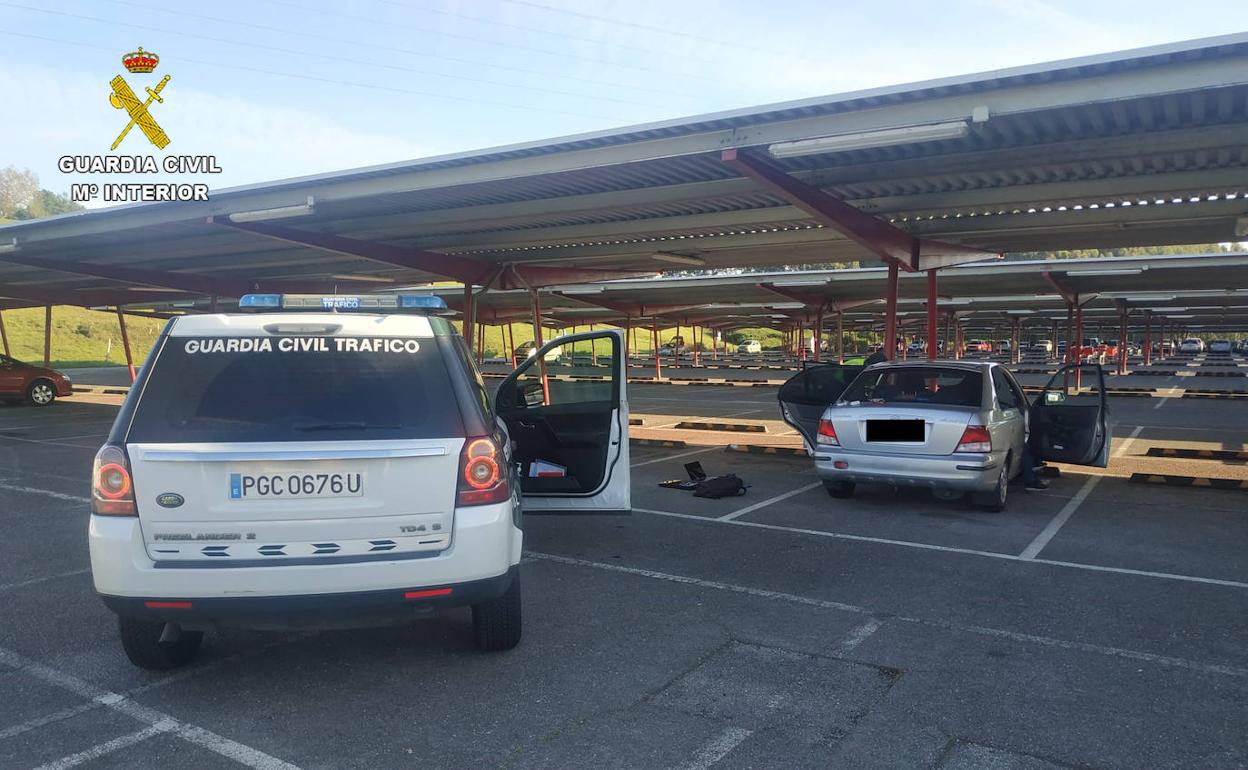 Vehículo del hombre fugado de la cárcel de Asturias, localizado en Gijón por la Guardia Civil. 