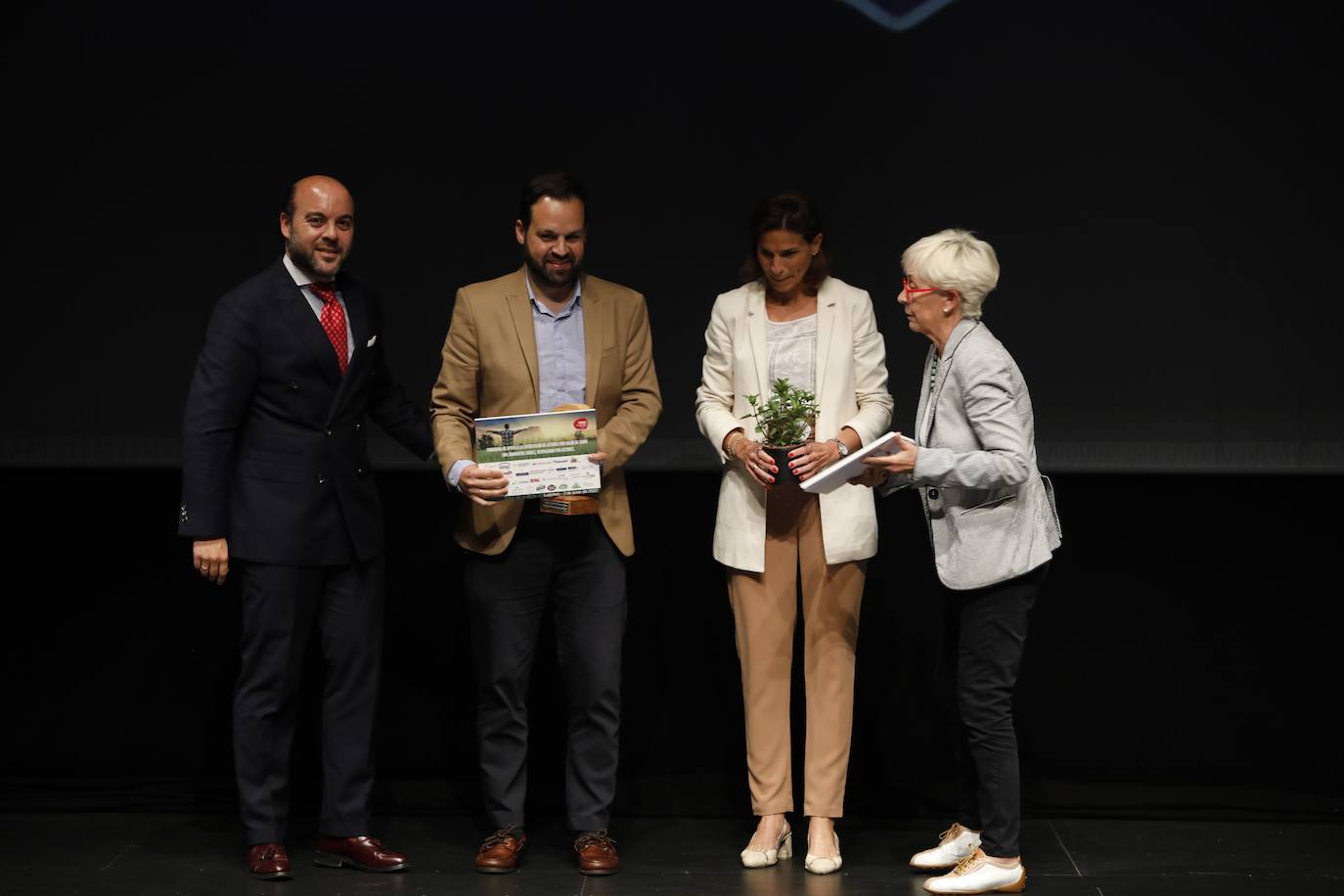 Fotos: Los jóvenes empresarios entregan los premios AJE Asturias 2022