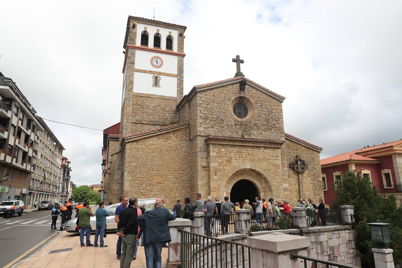 Fotos: Despedida a Jacques Sangrouber, presidente del club de esquí L&#039;esguilu de Nava