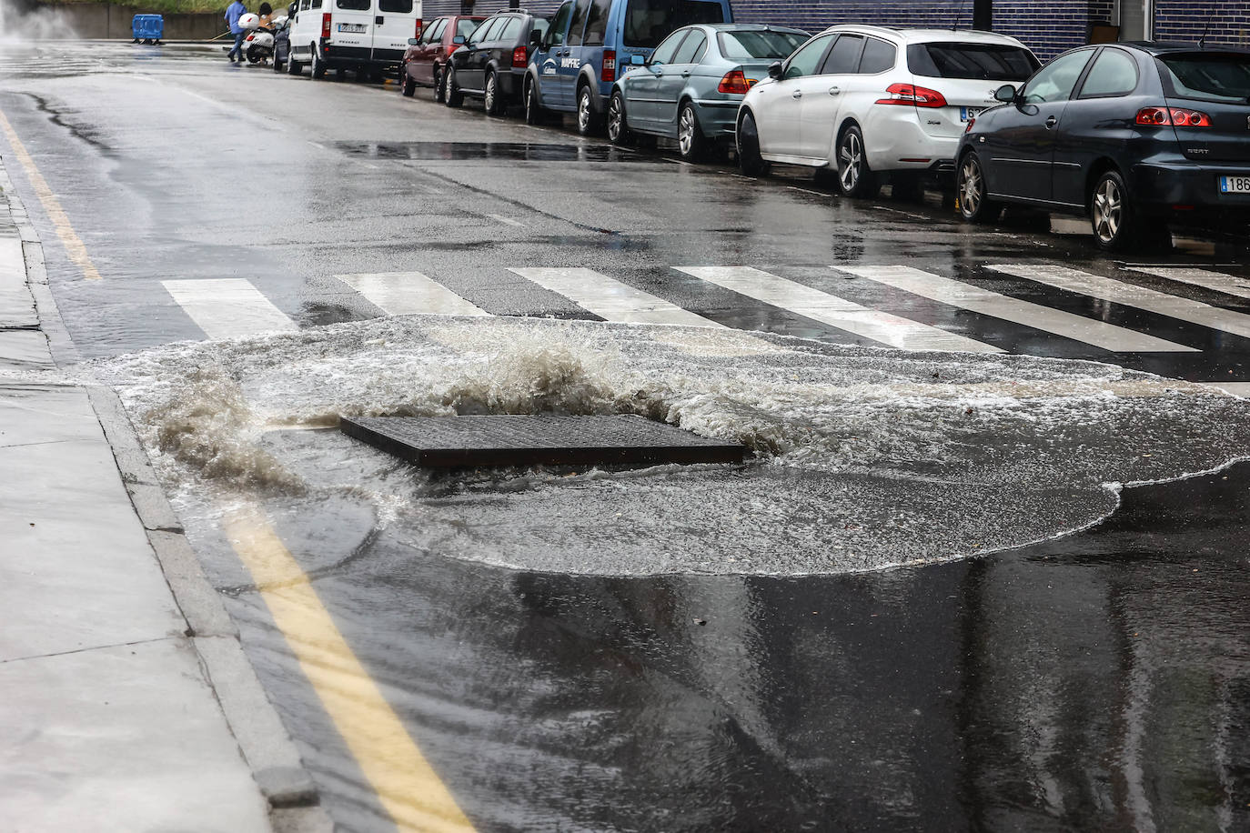 Fotos: Las tormentas inundan las calles de Oviedo