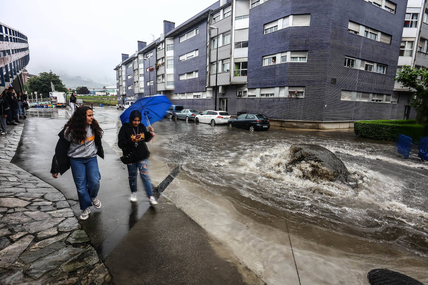 Fotos: Las tormentas inundan las calles de Oviedo