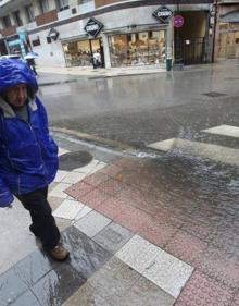 Imagen secundaria 2 - Estado de las calles de Oviedo debido a las lluvias.